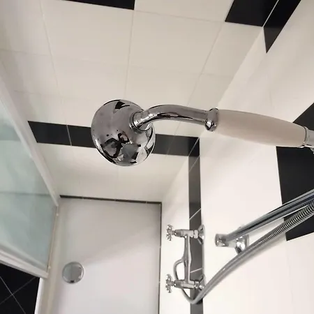 Maddalena Oda ve Kahvaltı Bra